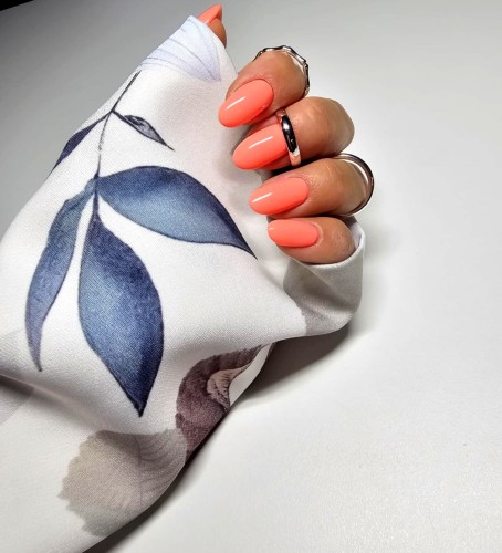 Biały z liśćmi.jpg